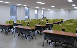 Lecture Room (S) [image3]